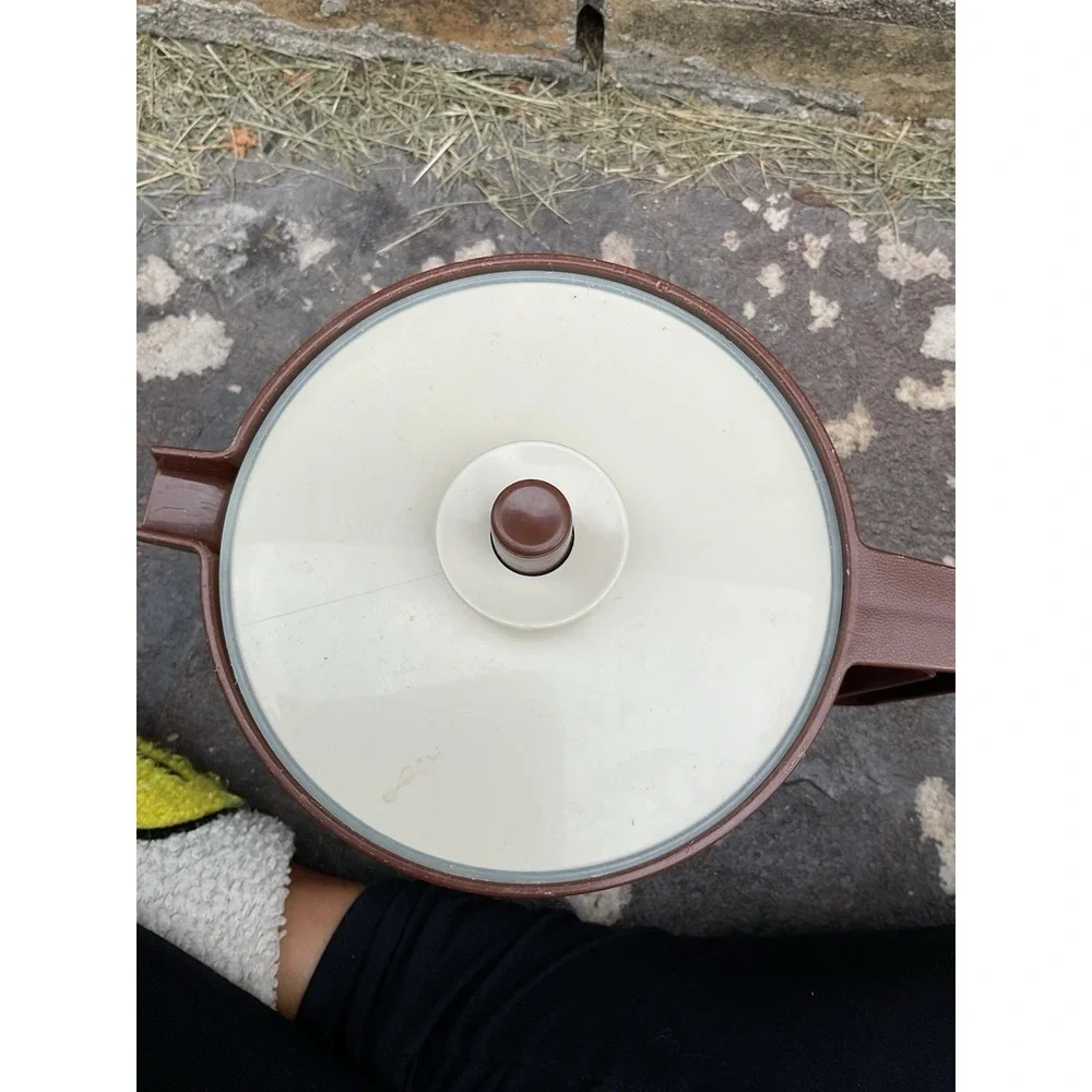 Vintage Tupperware Short Pitcher  1575-6 Push Button Lid Retro Brown